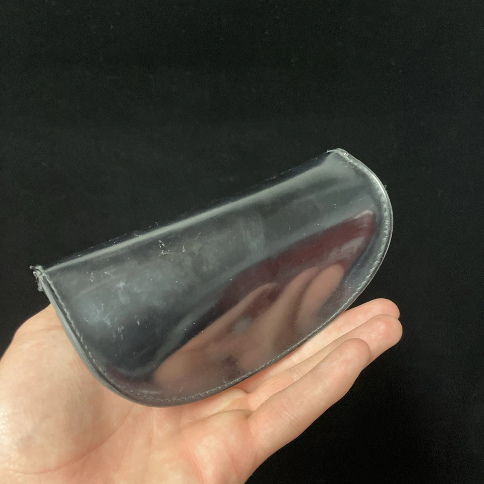 FENDI Preto PATENTE Couro FOLDOVER Logotipo ÓCULOS DE SOL Óculos SOMENTE Estojo Macio - Imagem 4 de 4