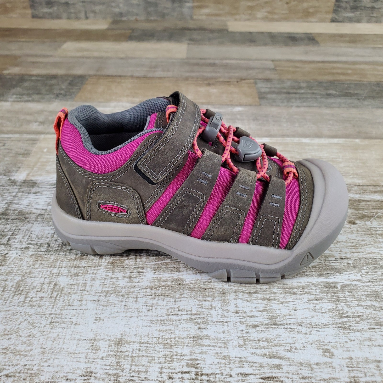 Scarpa da bambino Keen Newport taglia 11 grigia sandalo elastico in pelle molto bacca con gancio e passante