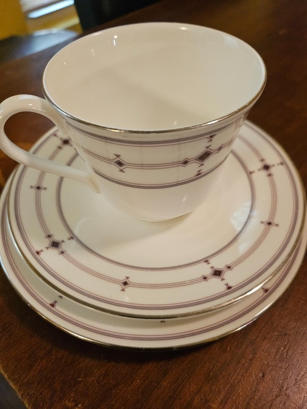 1986 Royal Doulton Infinity #5111 Trio Set Tea Cup & Saucer set