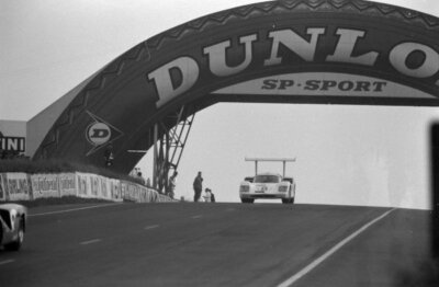 Bruce Jennings & Bob Johnson Chaparral 2F Chevrolet Le Mans 1967 Old Photo 26