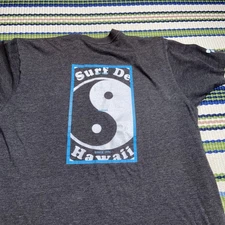 T&C Surf Designs T Shirt Men Medium Gray Yin Yang Logo Hawaiian Town Country Tee