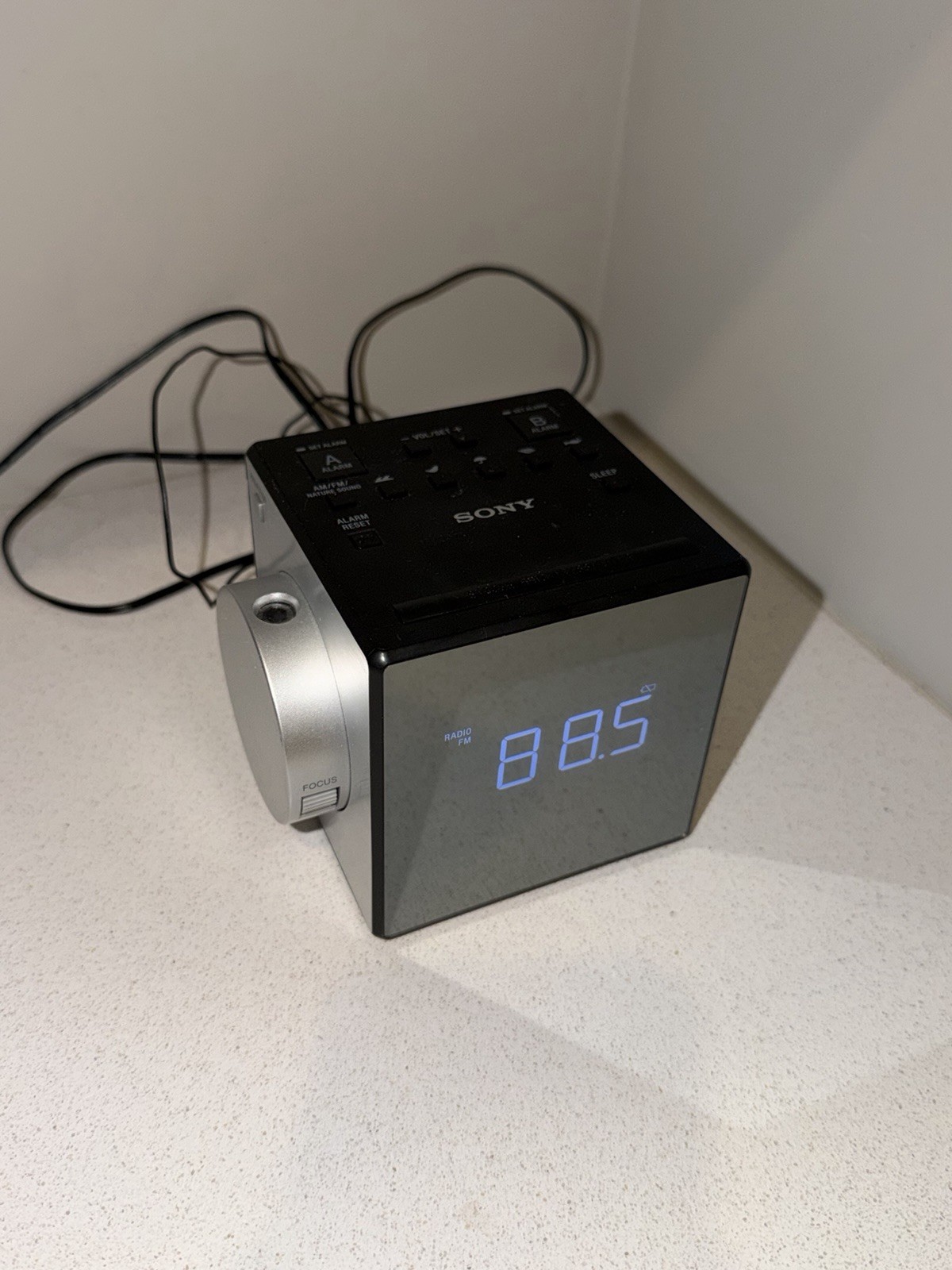 Sony ICF C 1 PJ AM/FM Clock Radio w/ Nature Sounds Time Projector 2 Alarms TESTED