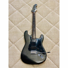SQUIER Standard Double Fat Strat 7HT (Model 032-1837 SQUIER Standard Double Fat Strat 7HT (Model 032-1837