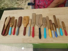 Mad Hungry® 16-PIECE ACACIA WOOD SPURTLE SET - SILICONE HANDLES