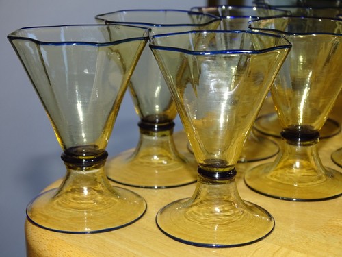 7 MURANO ITALY VENETIAN CORDIAL GLASSES OCTAGONAL COLOR AMBER LIGHT AND BLUE - Picture 5 of 8