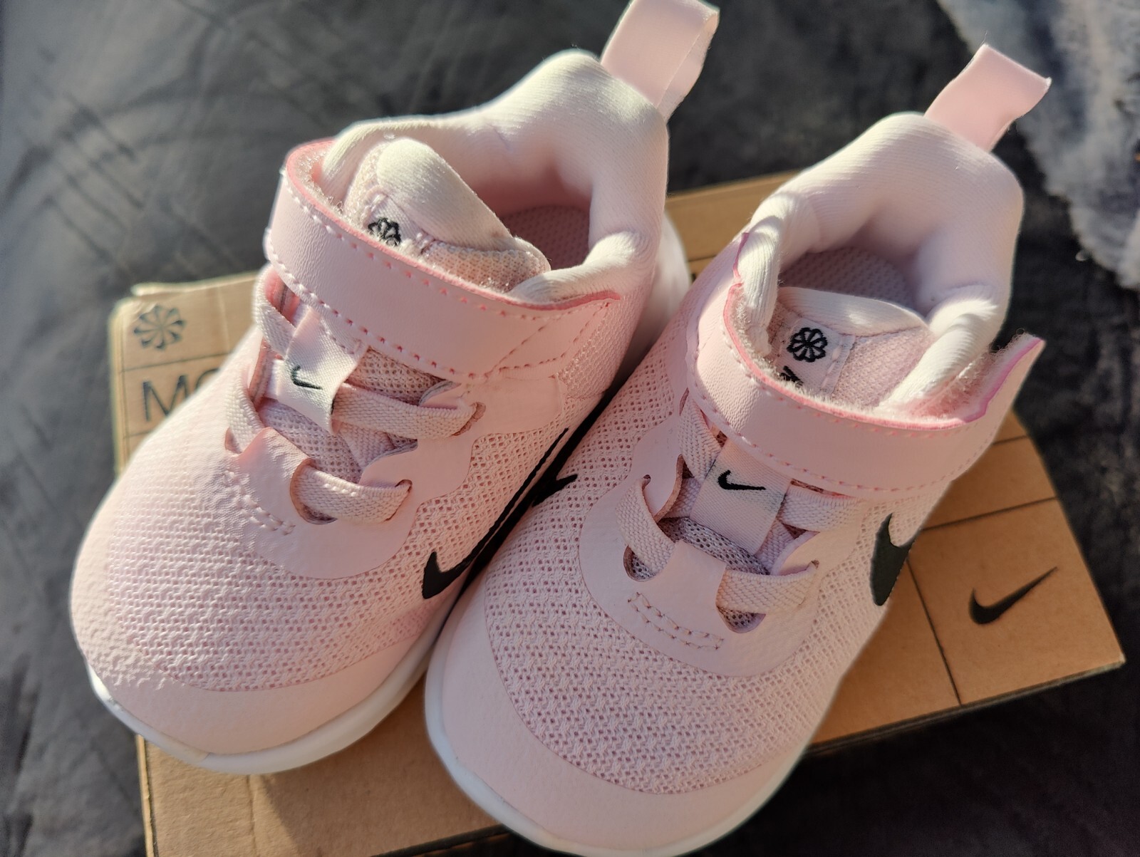 Infant Girls Nike Revolution Unisex Trainers Size 3.5UK New With Box