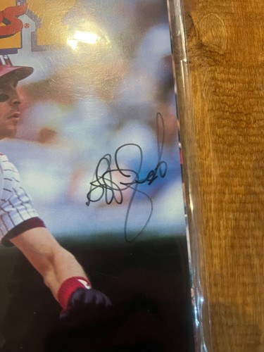 PHILLIES MULTI 1990 FIRMADO POR (3) ANUARIO 3 JUGADORES EN PORTADA DESCONOCIDO - Imagen 3 de 4