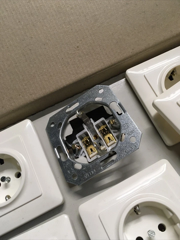 Siemens Delta Plus Steckdosen Titanweiß 5UB1 510 - Bild 2 von 4