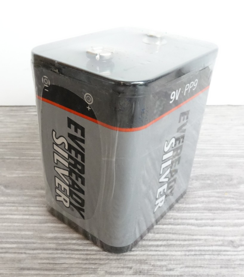 Eveready Silver 9V PP9 Battery (Male and Female Snap-In Terminals