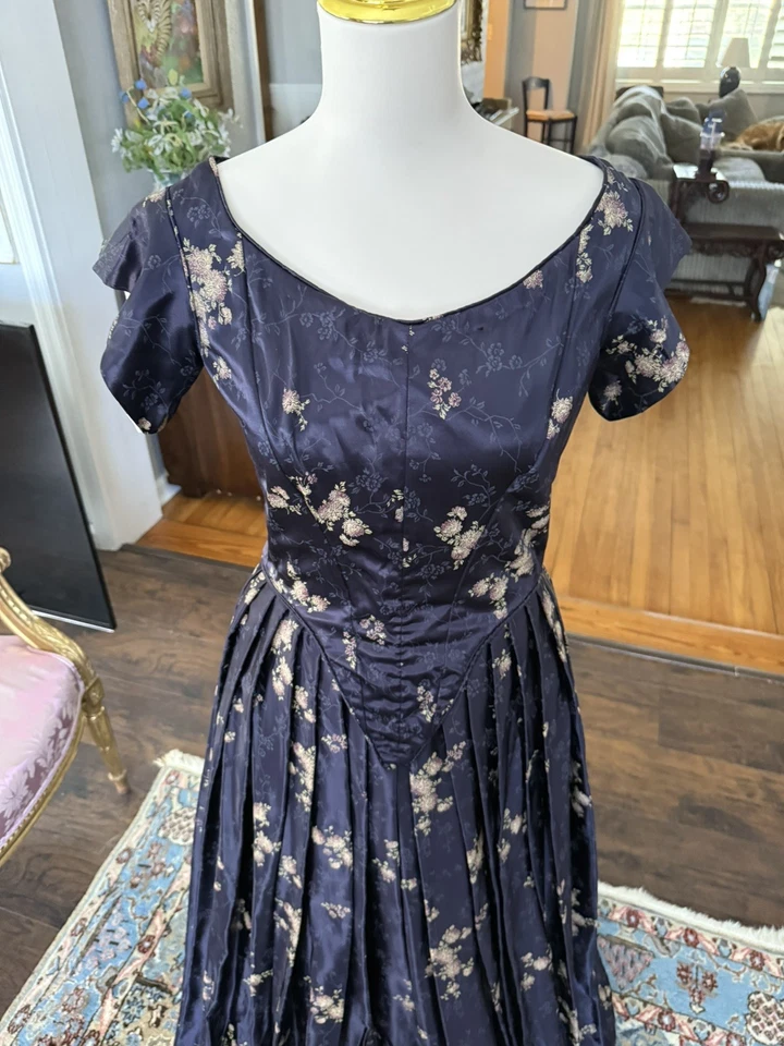 Victoriano Guerra Civil Satén Vestido de Baile Vestido de Día Recreación Teatro Disfraz Pequeño Foto 3 de 4