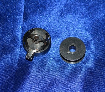 BOBBIN CASE/1 BOBBIN Westinghouse Type E New Home Type F Kenmore 120 SEW MACHINE