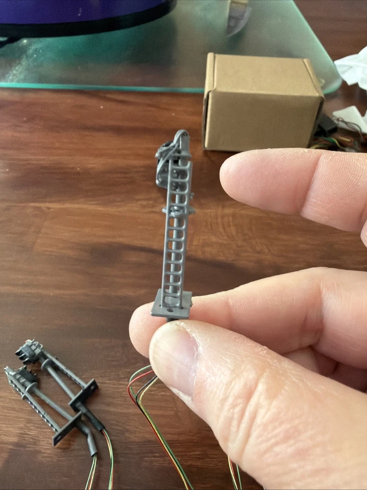 N Scale 6 Qty Wired 3 Light Signals - Image 4 of 4