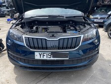 GENUINE 17+ SKODA KAROQ FRONT BUMPER COMPLETE WITH GRILLS IN LAVA BLUE LW5Q