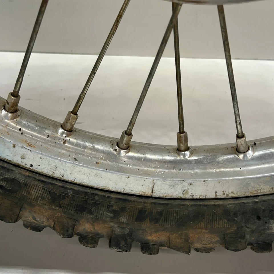 94-97 1997 KAWASAKI KX125 KX 125 MONTAJE DE RUEDA DELANTERA OEM LLANTA DOBLADA Foto 2 de 4