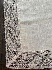 Gorgeous Beige Lace Trimmed Linen Tablecloth 60  X 90  and 6 Lace Trimmed Napkins