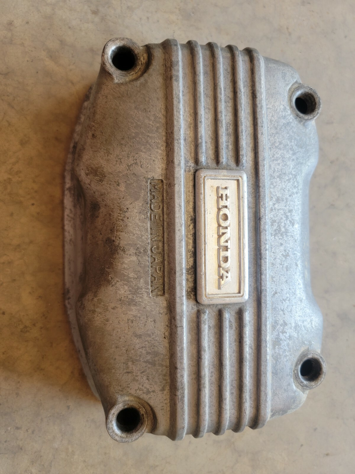 1975 HONDA GL1000 GL1000 GOLDWING CYLINDER HEAD VALVE ROCKER COVER & BOLTS OEM eBay