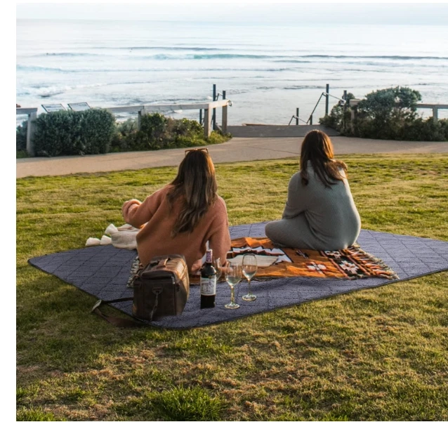 Красный сверхлегкий спальный коврик для кемпинга 78,8 x 59 x 1 дюйм толщина - Изображение 4 из 4