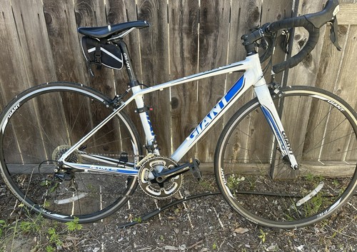 Giant Defy Composite 1 XS Bicycle w/ Clip Pedals, Cadence System, +More - Picture 4 of 12