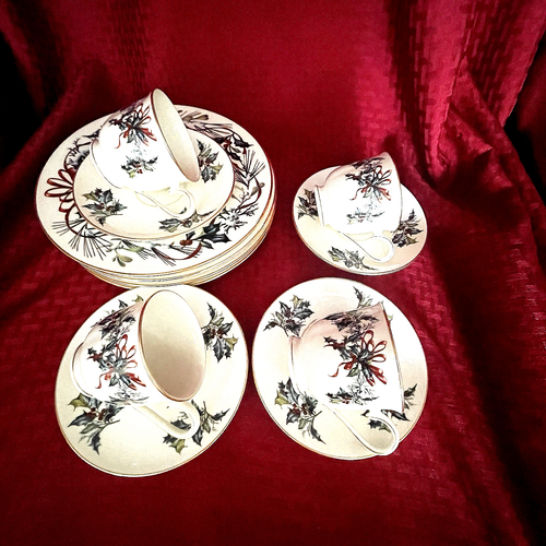 1995 LENOX WINTER GREETINGS DINNERWARE - 12 PIECE SET - Picture 3 of 9