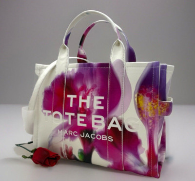 Auth NWT $550 MARC JACOBS The Future Floral White & Pink