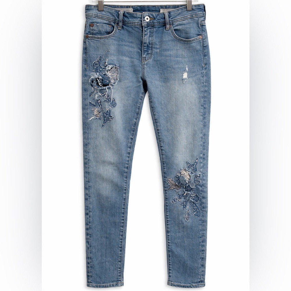 Pilcro and the Letterpress Blue Embroidered Boyfriend Jeans, size 26
