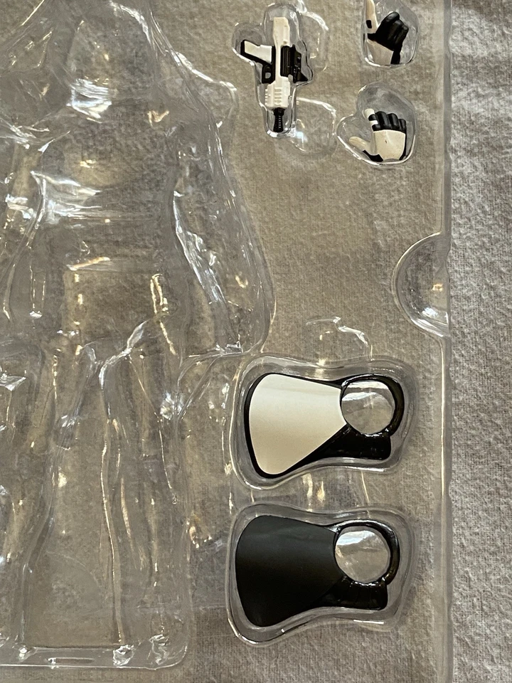 Bandai S.H.Figuarts Star Wars Primera Orden Stormtrooper Oficial con Pauldron *Auténtico Foto 4 de 4