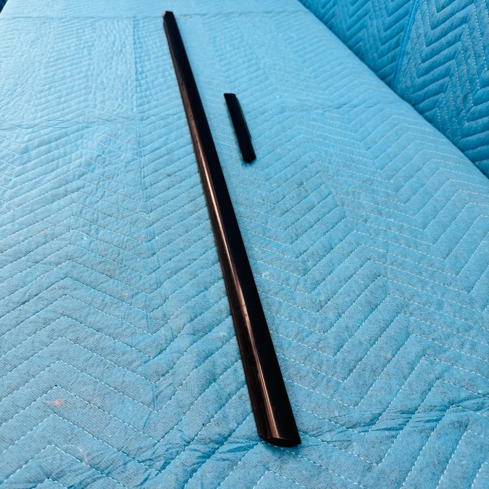 Moldura de puerta de cinturón de seguridad delantero derecho BMW 650i 2012-2017 OEM Foto 2 de 4