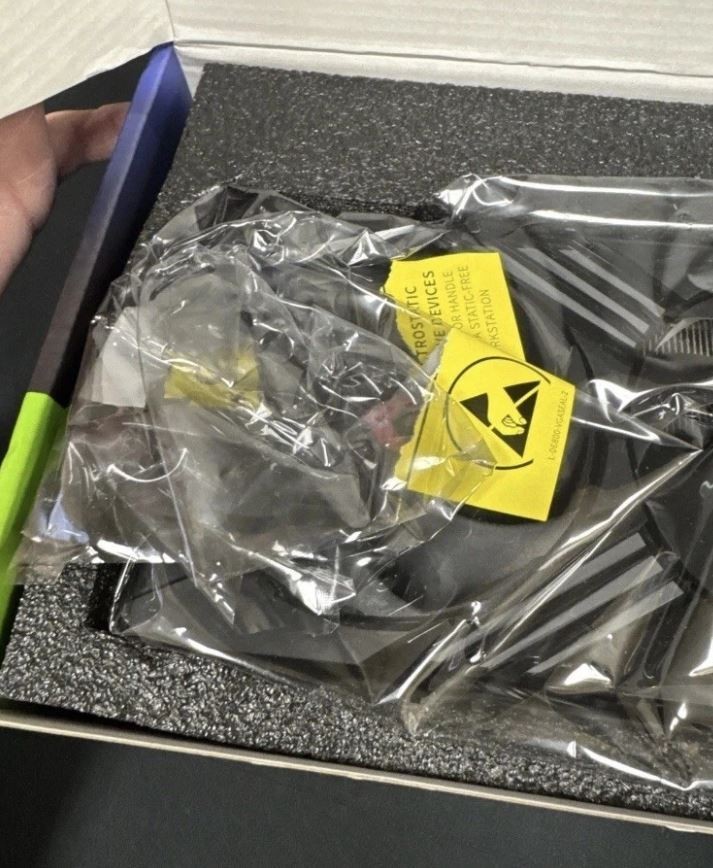 PNY RTX 4090 XLR8 Gaming GDDR6X RGB PCIe 4.0 Graphics Card 7