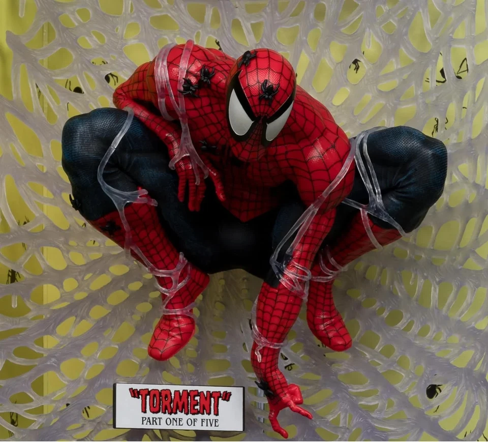 Marvel Spider-Man: 1:6th Scale Collectible - w/ Comic Book Spider-Man #1 - Image 3 of 4