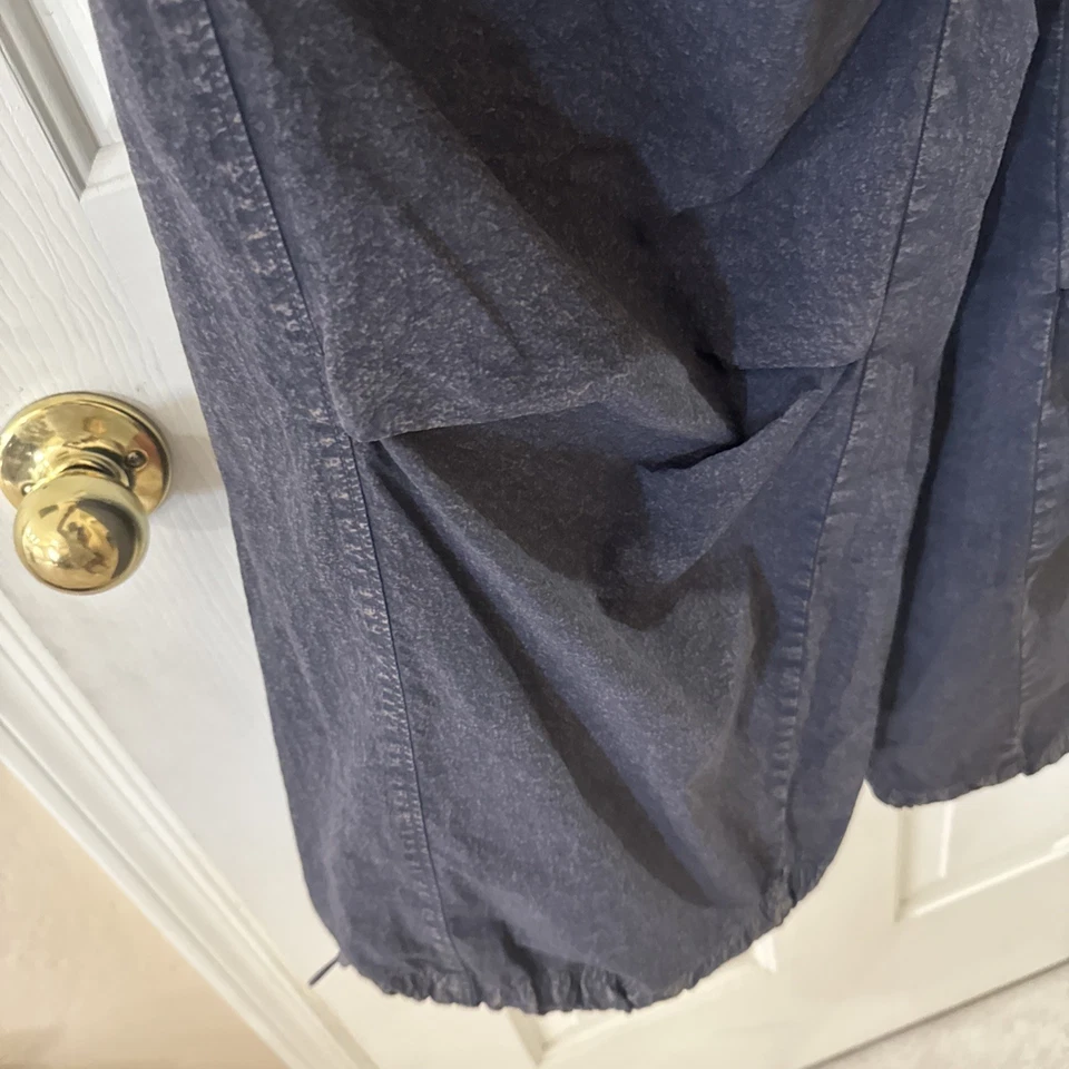 Pantalones de paracaídas Urban Outfitters de nailon carbón con cordón talla mediana Foto 3 de 4