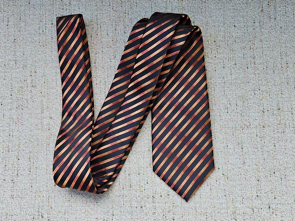 Corbata John Ashford Hombre Rayas Negra/Dorada Clásica TIE Hecha a Mano Foto 2 de 4