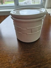 Longeberger pottery pint salt crock 4 in. tall x 4.50 in. Wide. With lid.