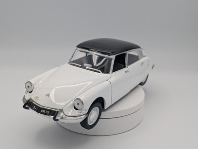 1/18 Solido 1963 Citroen DS Berline White