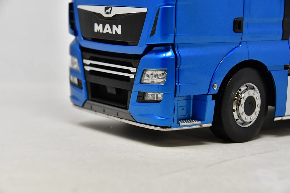 Camion MAN TGX XXL - Blu PCL30200 - Premium ClassiXXS - 1/18 - Immagine 3 di 4