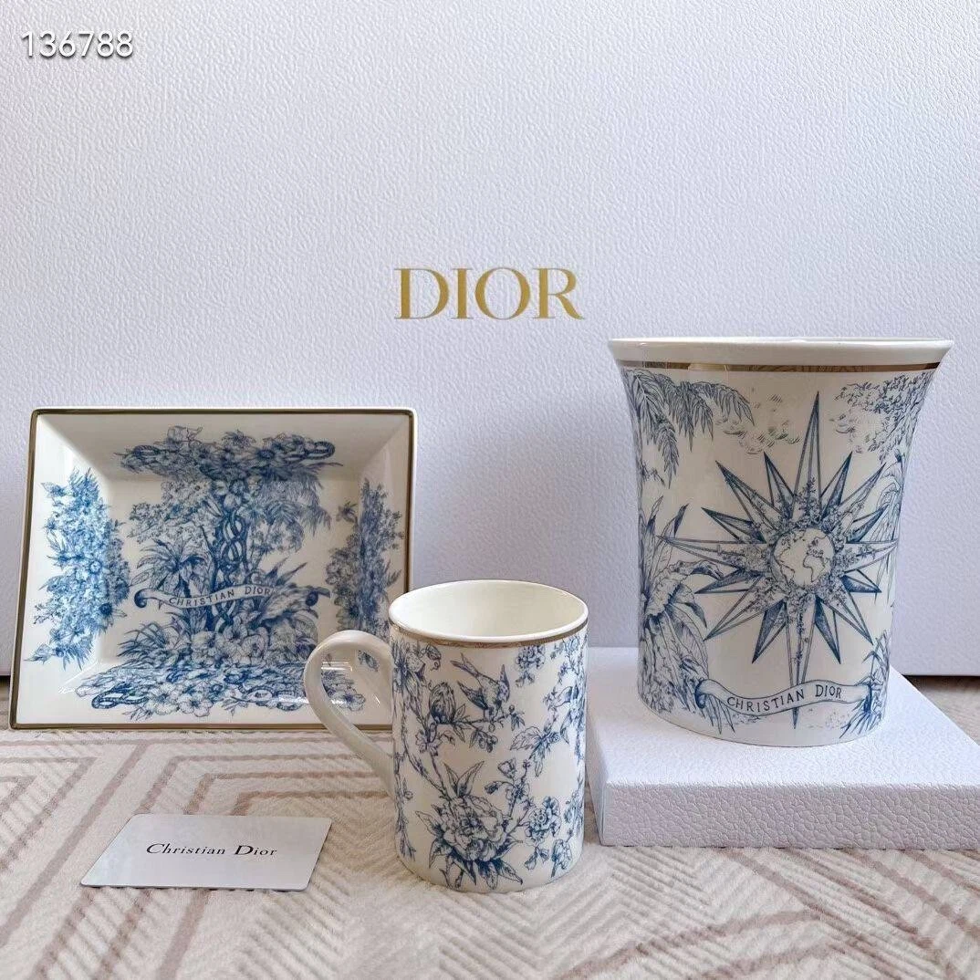 ensemble dior vaisselle carafe tasse assiette rectangulaire Christian Dior