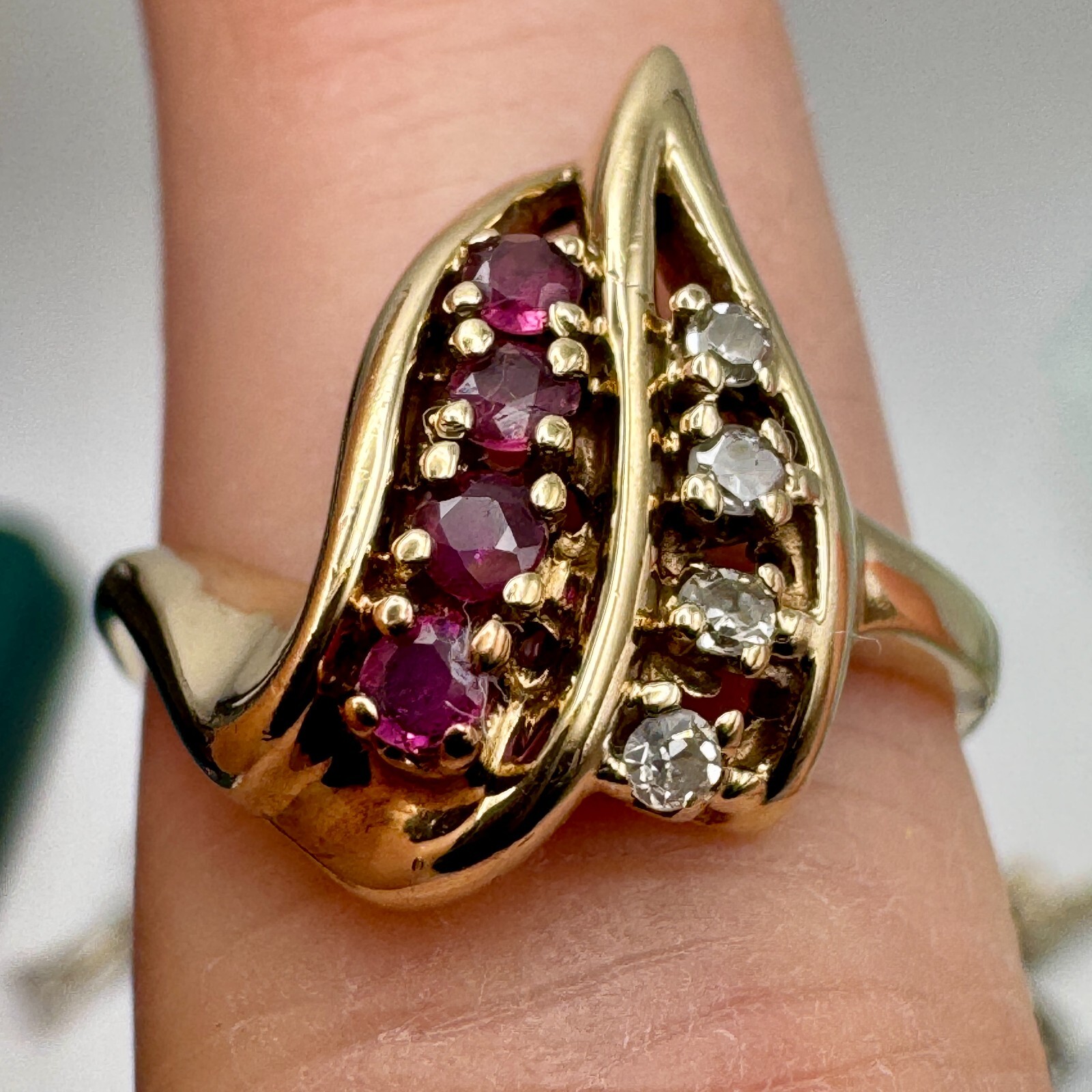 Solid 10k Gold Ring with Ruby and Diamond / Size … - image 4
