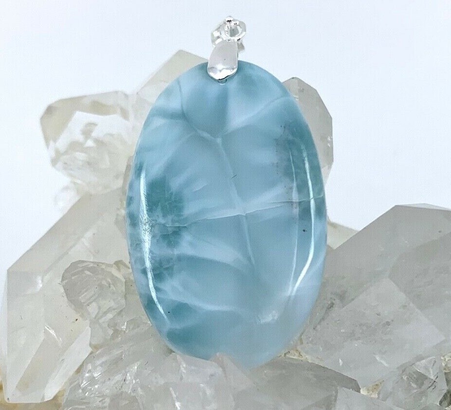 Pendentif Larimar en cabochon naturel de 46 Cts, un bijou de sérénité en argent 925