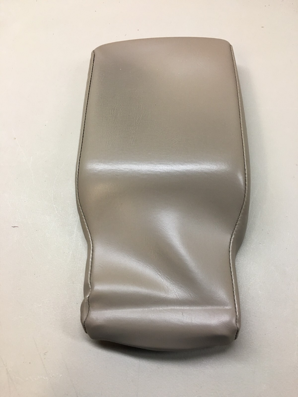 0005 Buick Lesabre Center Console Armrest Lid Leather Cover Taupe 13.5