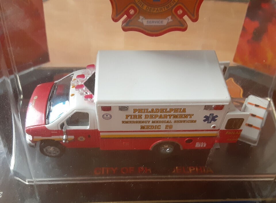 ミニカー CODE 3 1/64 Philadelphia Ladder Truck Code 3 Collector's Club Fire & Rescue E One Ladder 1:64