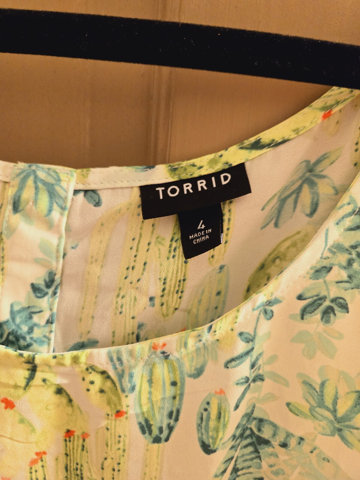 Torrid Georgette  Cactus Split Back Cap Sleeve Bl… - image 4