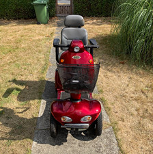 Shoprider Cadiz 4-Wheel Mobility Scooter 20mi Range 8mph 160kg Red Basket
