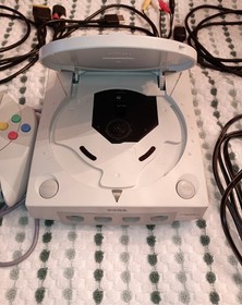 Sega Dreamcast Console (HKT-3020) w/ Controller, Memory Card, Video/Power Cables