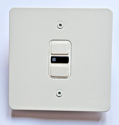 Schneider Ultimate Plate 350W Multiway Dimmer + IR Fernbedienung weiß GU6212RWPW