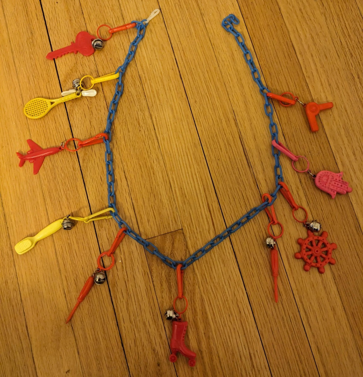 VINTAGE 1980’S BELL CLIP CHARM NECKLACES 80’S, 10 charms blue chain white clasp 