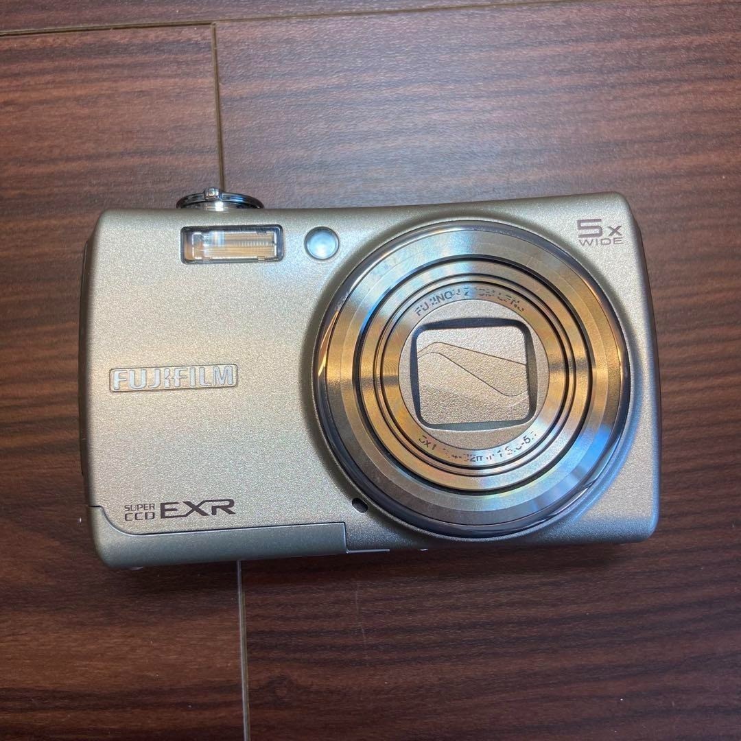 Fujifilm FinePix F Series F200EXR 12.0MP Digital Camera - Black