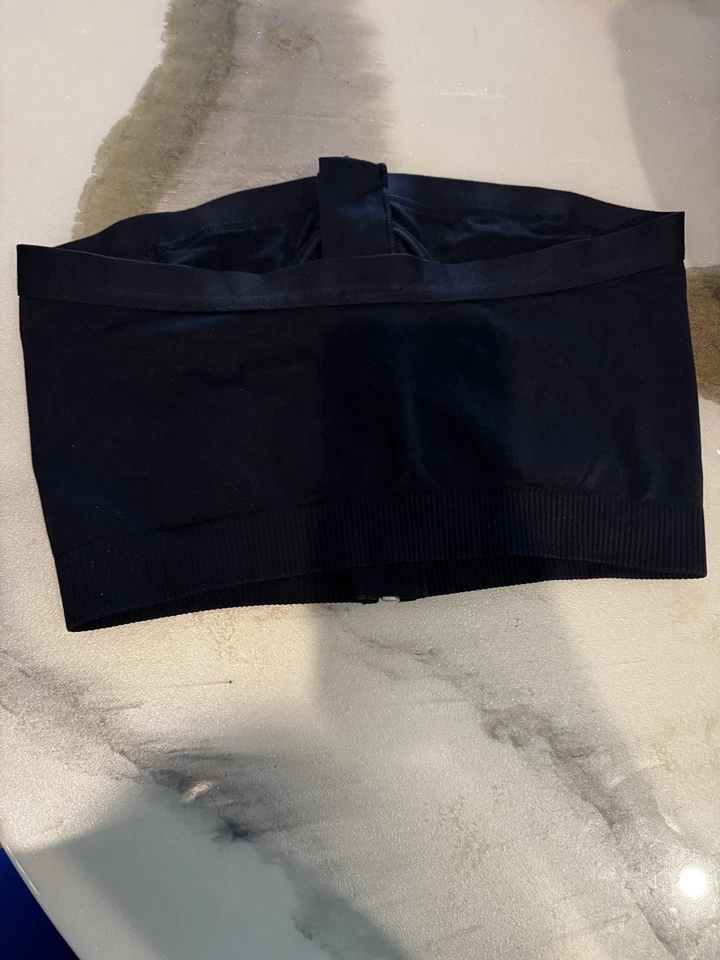 Sujetador de bombeo manos libres Medela Easy Expression soporte antideslizante para multitarea Foto 3 de 4