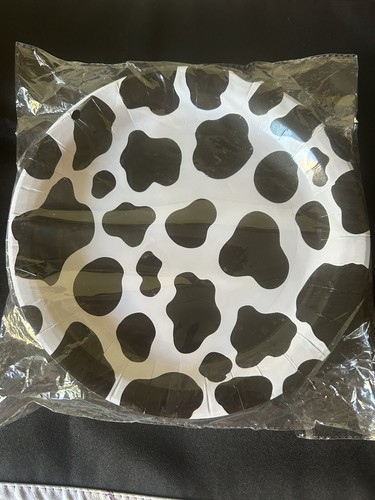 Party Plates for Cow, Rodeo, Western, Farm Theme Birthday Cake Event, 25 Ct