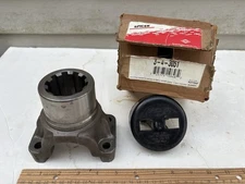 NOS Genuine Spicer Dana Drive Shaft End Yoke #3-4-3051