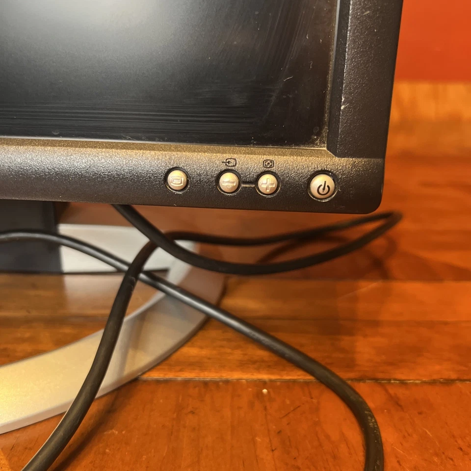 Dell Ultrasharp 1905FP Black 19" Screen 1280 x 1024 Resolution LCD FP Monitor - Image 2 of 4