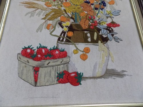 Vtg Dimensions Framed Linda Powell BIG Crewel Needlepoint Flowers crock Berries - Picture 4 of 14